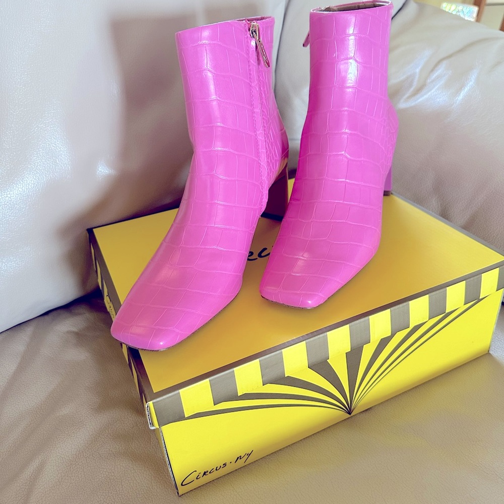 Circus by Sam Edelman Women's Tammie Ankle Boot Booties Pink- size 7 1/2